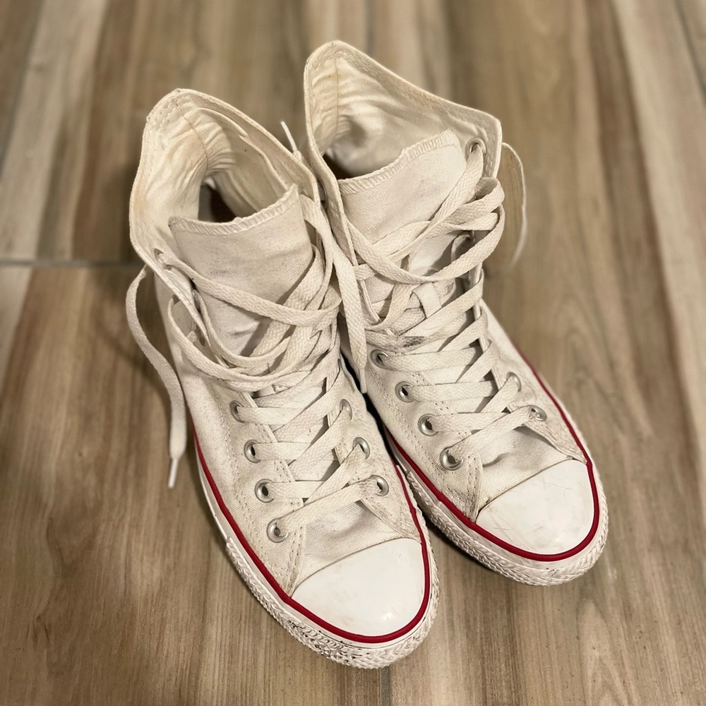 Womens 8 White Converse Hi-Tops Sneakers